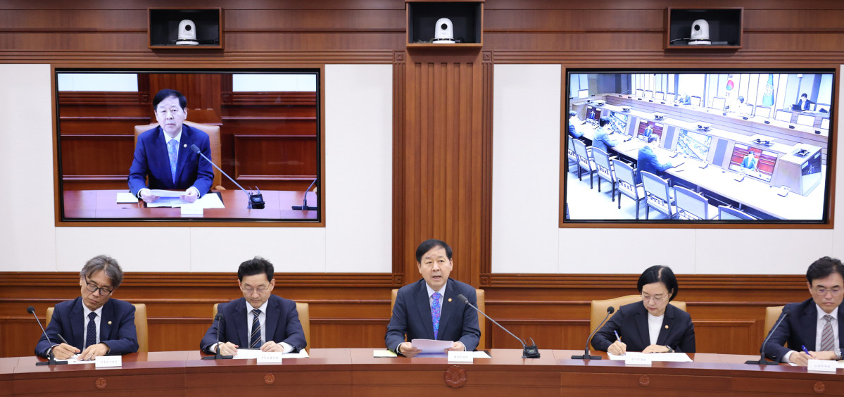 ▲구윤철 경제부총리 겸 재정경제부 장관이 28일 오전 서울 종로구 정부서울청사에서 비상경제본부회의를 주재하고 있다. (연합뉴스)