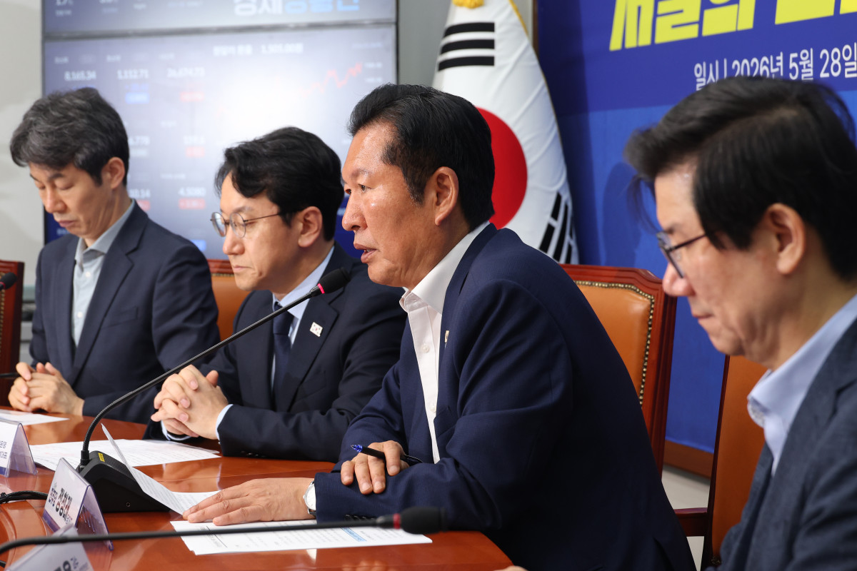 ▲정청래 더불어민주당 대표가 28일 서울 여의도 국회에서 더불어민주당 국토위·행안위 주최로 열린 전문가 긴급 좌담회 '서울의 안전 이대로 괜찮은가?'에서 발언하고 있다. (사진=뉴시스)