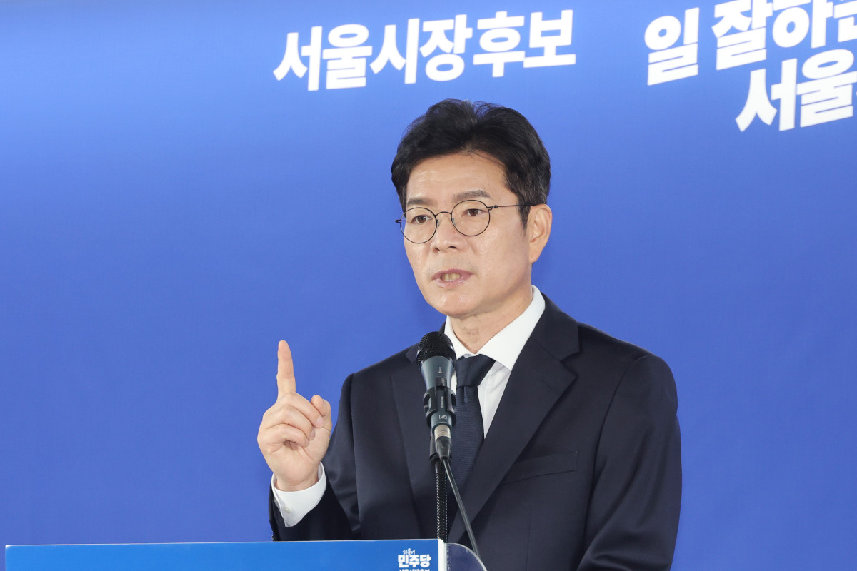 ▲더불어민주당 정원오 서울시장 후보가 28일 서울 중구 자신의 선거사무실에서 기자간담회를 하고 있다. 사진=연합뉴스