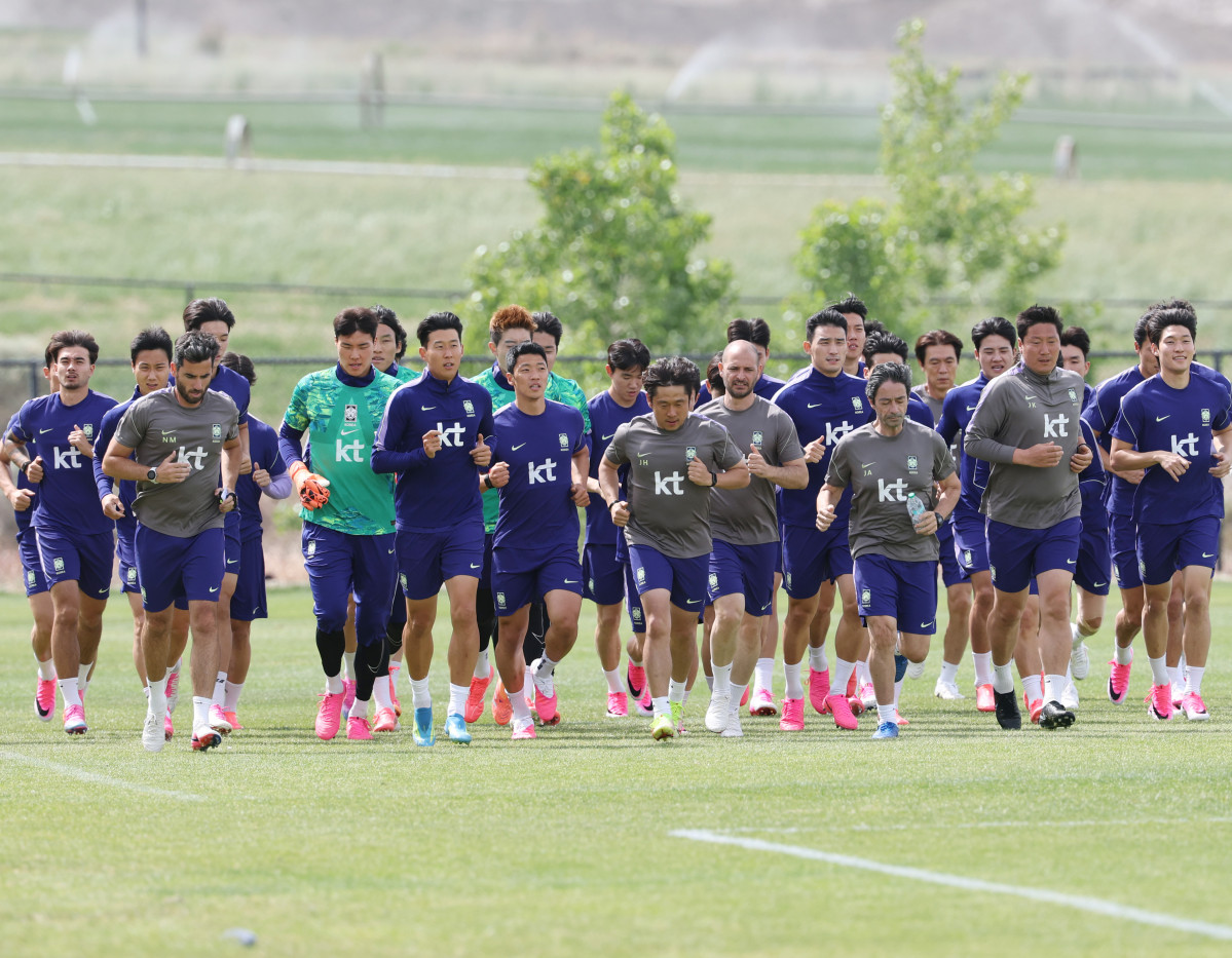 ▲26일(현지시간) 오후 미국 유타주 헤리먼에 위치한 자이언스뱅크 트레이닝센터에서 축구대표팀 손흥민과 황희찬, 조규성 등 선수들이 훈련을 하고 있다. (연합뉴스)
