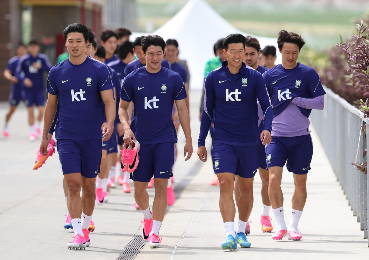 ▲26일(현지시간) 오후 미국 유타주 헤리먼에 위치한 자이언스뱅크 트레이닝센터에서 축구대표팀 손흥민 등 선수들이 훈련을 위해 이동하고 있다. (연합뉴스)