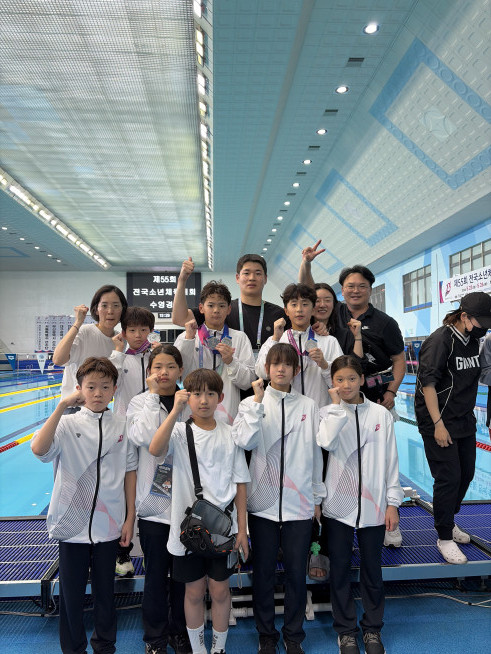 ▲부산진구스포츠클럽이 제55회 전국소년체육대회 후 기념 촬영을 하고 있따. (사진제공=진구스포츠클럽)