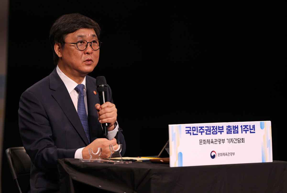 ▲최휘영 문화체육관광부 장관이 28일 국민주권정부 출범 1주년을 앞두고 서울 종로구 국립현대미술관 서울관 다원공간에서 기자간담회를 갖고 있다. (사진제공=문체부)