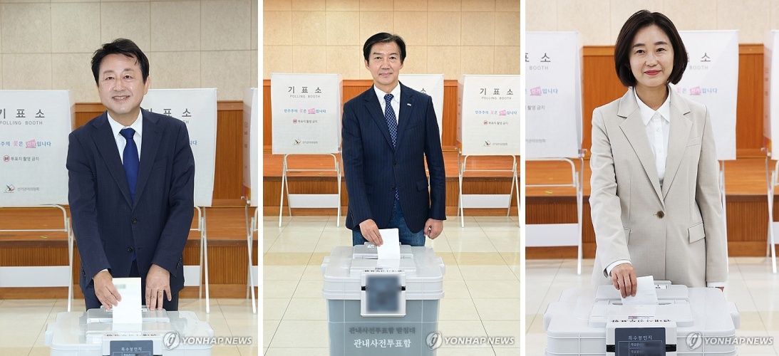 ▲김용남 민주당 후보, 조국 조국혁신당 후보, 김재연 진보당 후보가 29일 경기 평택시 안중읍 행정복지센터에서 사전투표를 하고 있다. (연합뉴스)