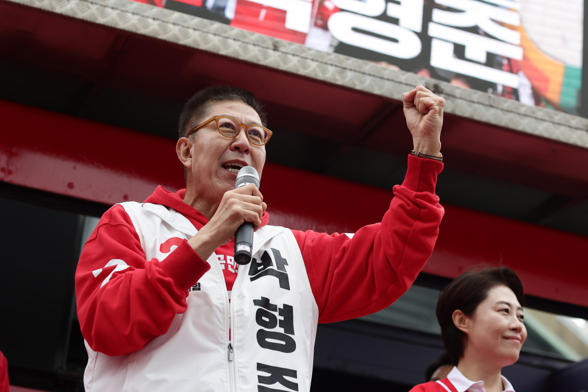 ▲국민의힘 박형준 부산시장 후보가 23일 부산 동래구 사직야구장에서 유세를 펼치고 있다. (사진=박형준 후보 캠프)