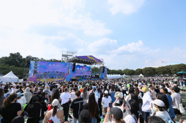 ▲'2023 위콘페' 야외 무대 위버스파크 전경(사진출처=하이브)