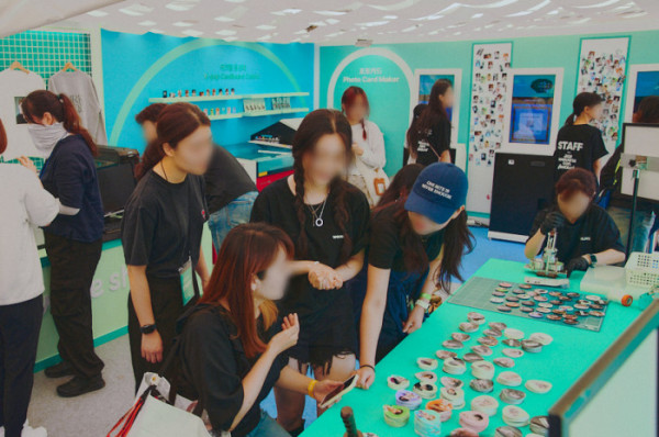 ▲'2023 위콘페' 체험부스 현장(사진출처=하이브)