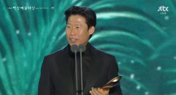 ▲'백상예술대상' 영화부문 대상 유해진(사진=JTBC 방송화면 캡처)