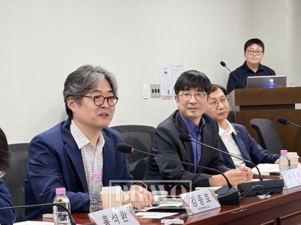 ▲'국민연금의 사회투자 어떻게 가능한가' 토론회에서 김종호 부경대학교 경제학과 교수가 발표를 하고 있다. (박지수 기자 jsp@)