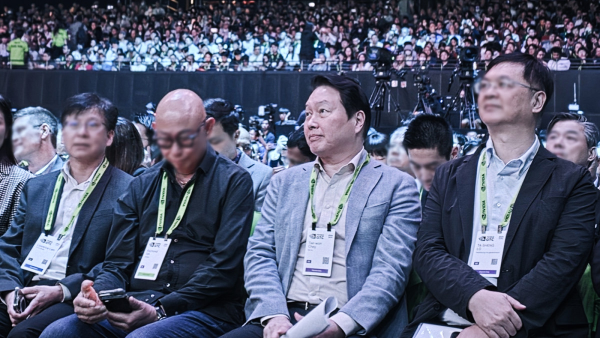 ▲GTC Taipei 2026서 젠슨 황 CEO의 기조연설을 참관 중인 최태원 SK그룹 회장 (사진=SK하이닉스)