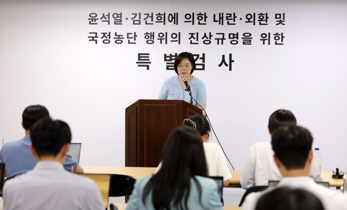 ▲권창영 2차 종합특검팀 김지미 특검보가 1일 오후 경기도 과천시 2차 종합특검팀 사무실 브리핑룸에서 정례 브리핑을 하고 있다. (뉴시스)