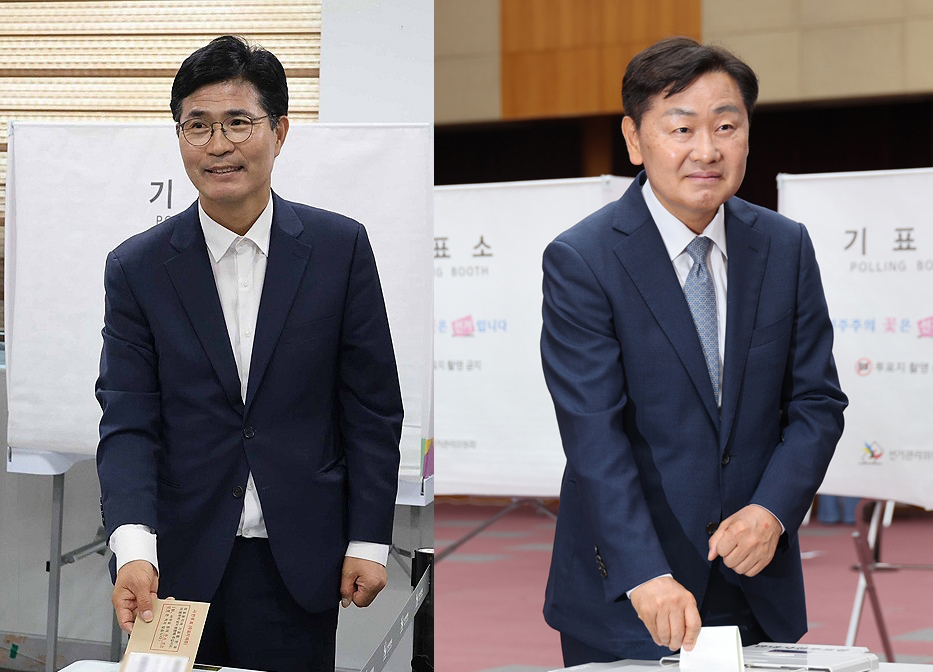 ▲6·3 지방선거 사전투표 첫날인 29일 더불어민주당 이원택(왼쪽) 전북특별자치도지사 후보와 무소속 김관영 후보가 전주시내 사전투표소에서 투표하고 있다.
