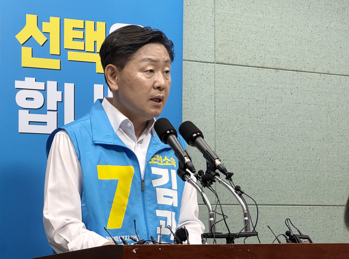 ▲무소속 김관영 전북특별자치도지사 후보가 1일 전북도의회에서 기자회견을 하고 있다. (사진=연합뉴스)