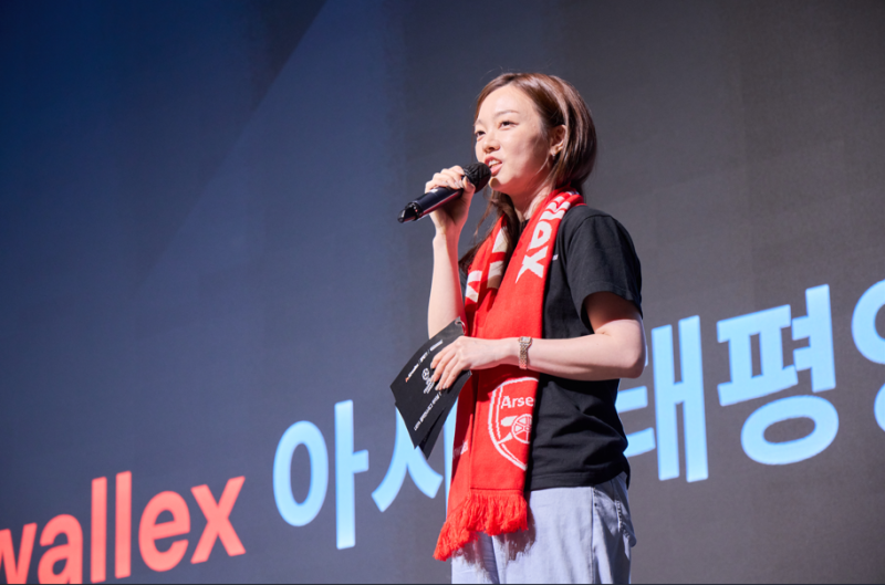 ▲권윤아 에어윌렉스코리아 SME 총괄이 지난달 서울 강남구 슈피겐홀에서 열린 ‘에어월렉스X아스날 : 아스날 매치 뷰잉 파티’에서 발언하고 있다. (사진제공=에어월렉스)