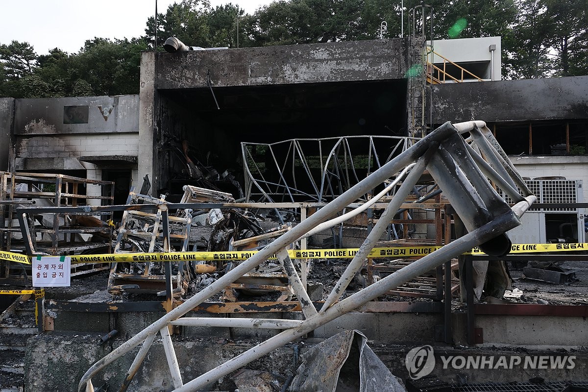 ▲1일 폭발 사고로 사상자가 발생한 대전 유성구 한화에어로스페이스 대전사업장의 사고 현장이 처참한 모습이다. 이날 오전 10시 59분 발생한 폭발 사고로 5명이 사망했고, 1명이 전신화상으로 중상, 1명이 경상을 입었다. (연합뉴스)