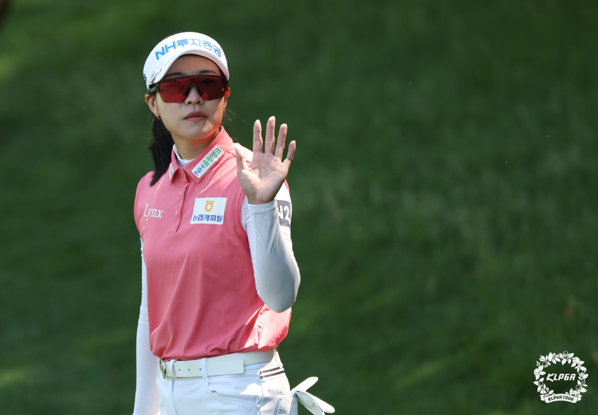 ▲박민지가 한국여자프로골프(KLPGA) 투어에서 여유 있게 역전 우승을 거두며 통산 20승이라는 대기록을 달성했다. (사진제공=KLPGA)
