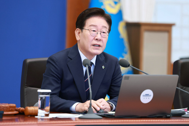 ▲이재명 대통령이 2일 청와대에서 열린 국무회의 겸 비상경제점검회의에서 발언하고 있다. (연합뉴스)