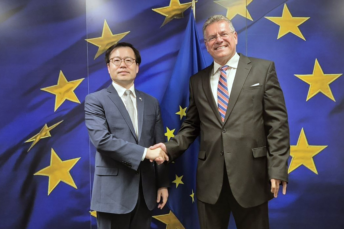 ▲여한구 산업통상부 통상교섭본부장은 1일(현지시간) 벨기에 브뤼셀 유럽연합(EU) 집행위원회에서 마로시 셰프초비치(Maros Sefcovic) EU 통상·경제안보 담당 집행위원과 면담하고, EU 철강 TRQ 등 통상현안을 논의했다. (사진제공=산업통상부)