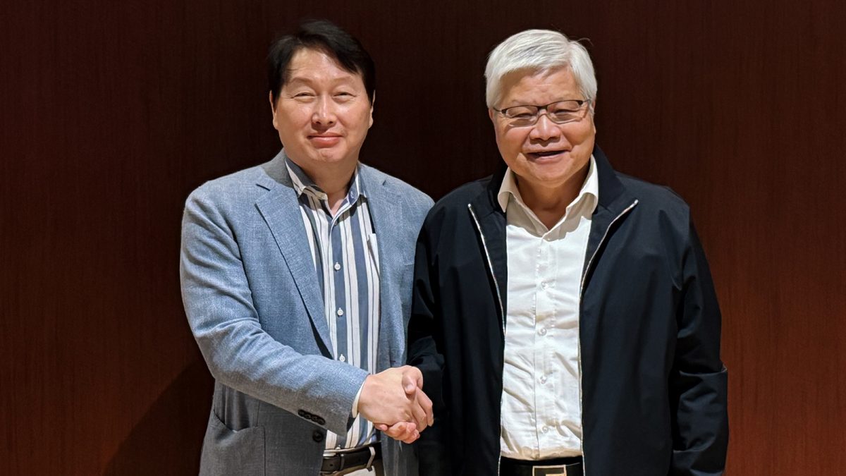 ▲웨이저자(C.C. Wei) TSMC 회장(오른쪽)과 만난 최태원 SK그룹 회장 (사진=SK하이닉스)