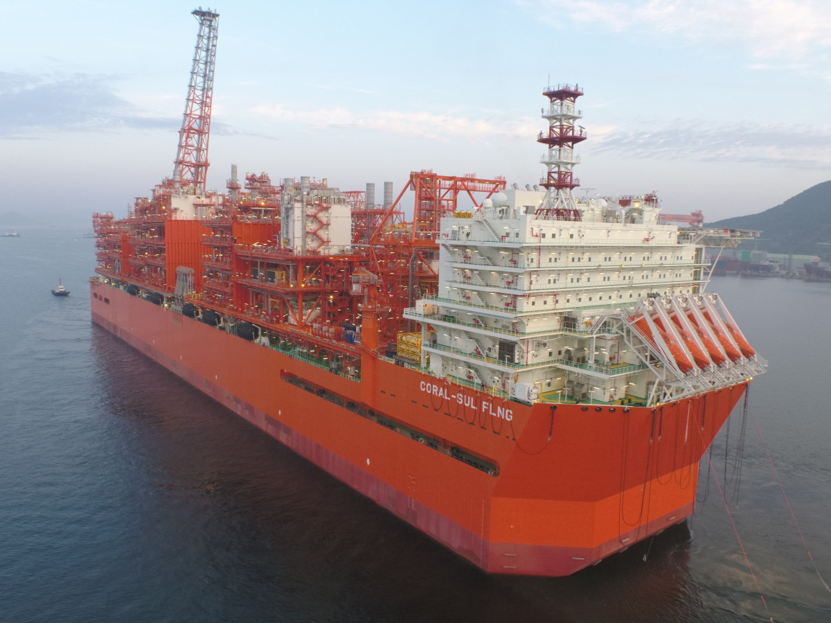 ▲삼성중공업이 건조한 대형 부유식 액화천연가스 생산설비(FLNG). (사진제공=삼성중공업)