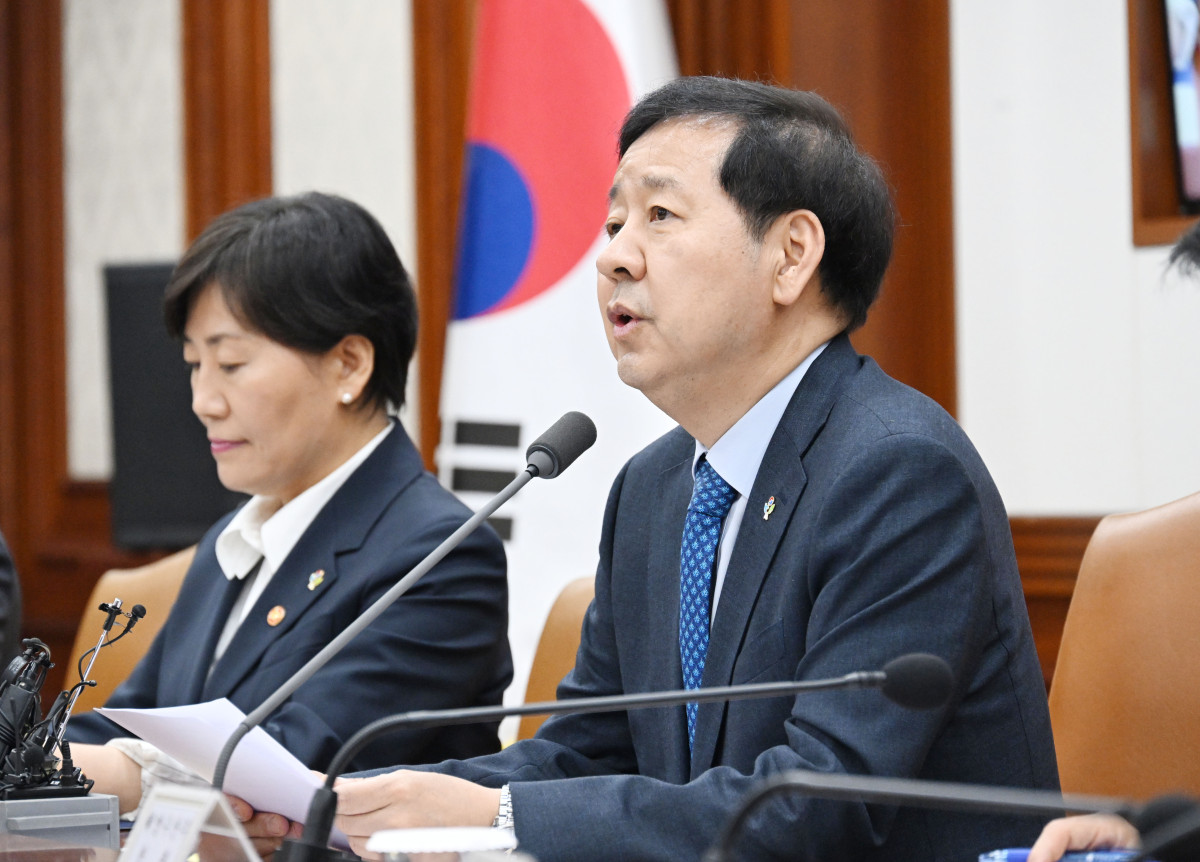 ▲구윤철 경제부총리 겸 재정경제부 장관이 6월 4일 서울 종로구 정부서울청사에서 열린 '민생물가 특별관리 관계장관 TF'를 주재, 모두발언을 하고 있다. (사진제공=재정경제부)