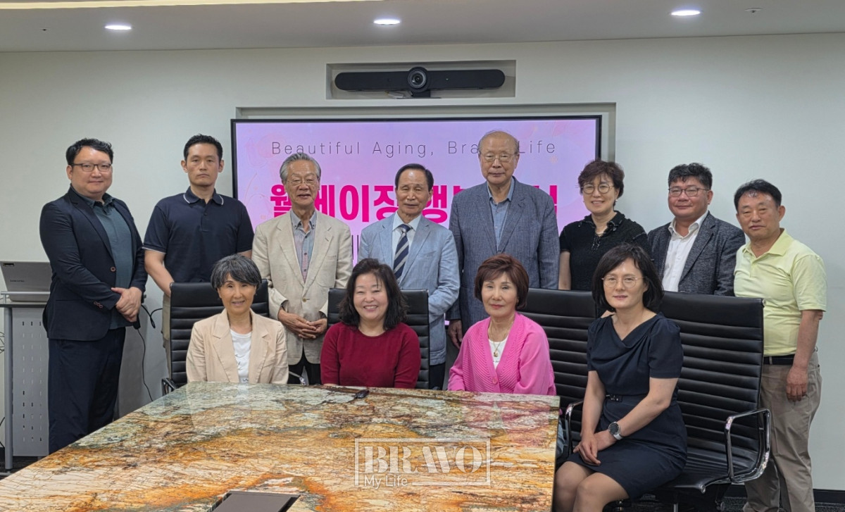 ▲웰에이징 행복교실 수료식 단체 사진.