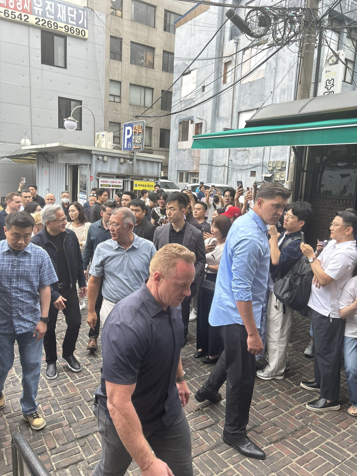 ▲정의선 현대차그룹 회장과 젠슨 황 엔비디아 최고경영자(CEO)가 서울 중구 우래옥에 방문했다. (사진=독자제공)