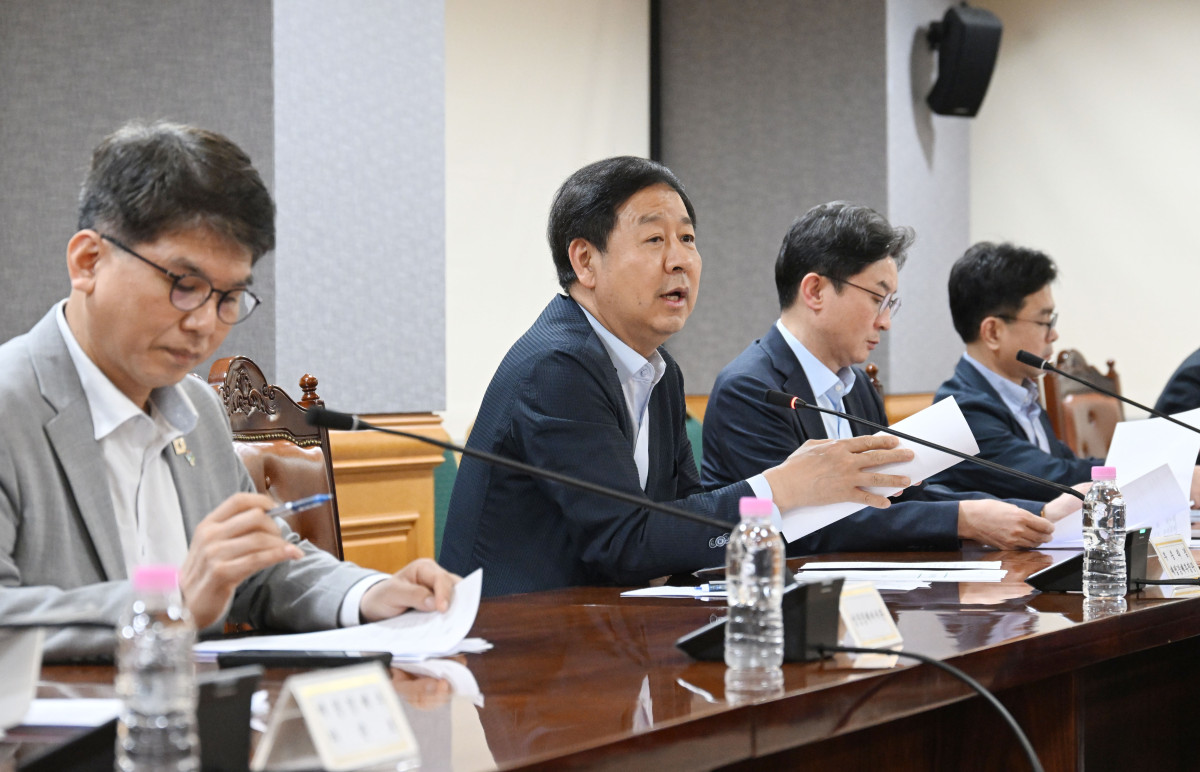 ▲구윤철 부총리 겸 재정경제부 장관이 6월 7일 서울 중구 은행연합회에서 열린 시장상황점검회의를 주재하고 있다. (재정경제부)
