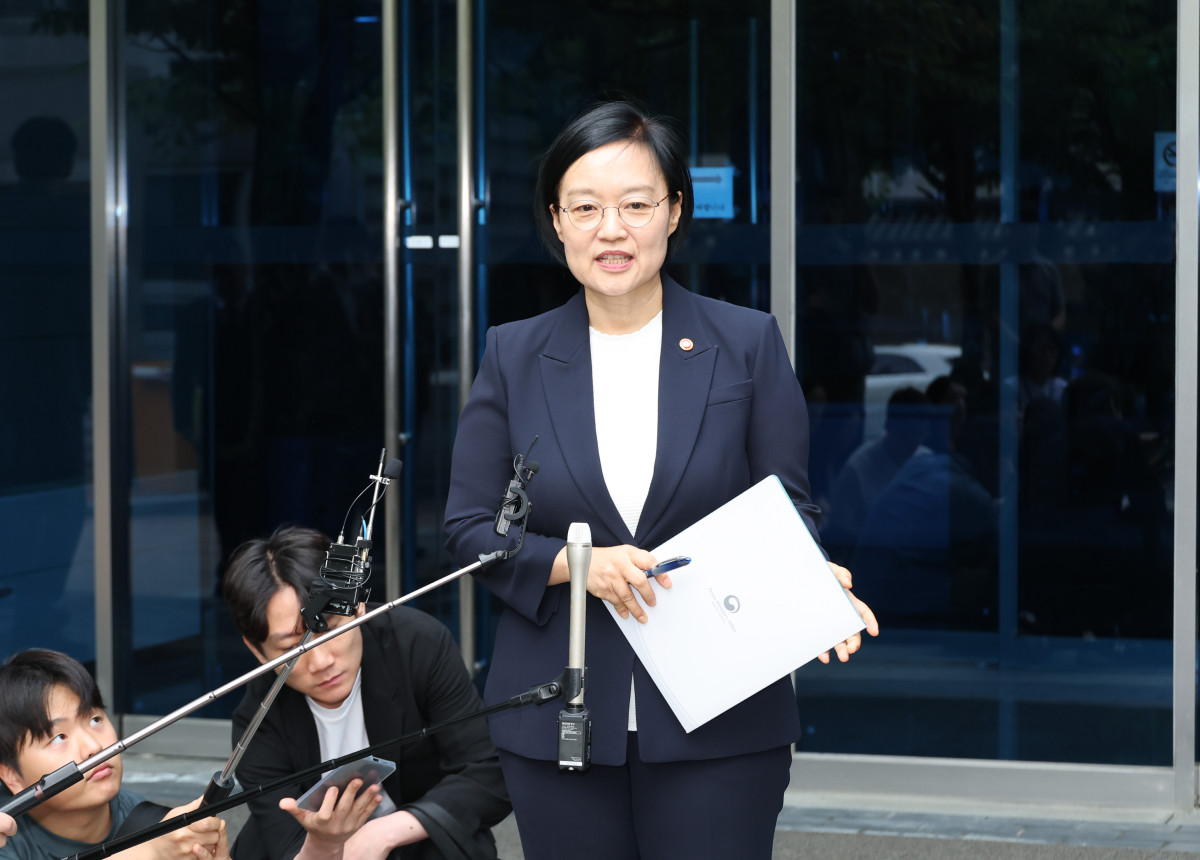 ▲한성숙 국무총리 후보자가 8일 서울 종로구 통의동 금융감독원 연수원에 마련된 인사청문회 준비 사무실로 출근하며 취재진 질문에 답하고 있다. (사진=연합뉴스)