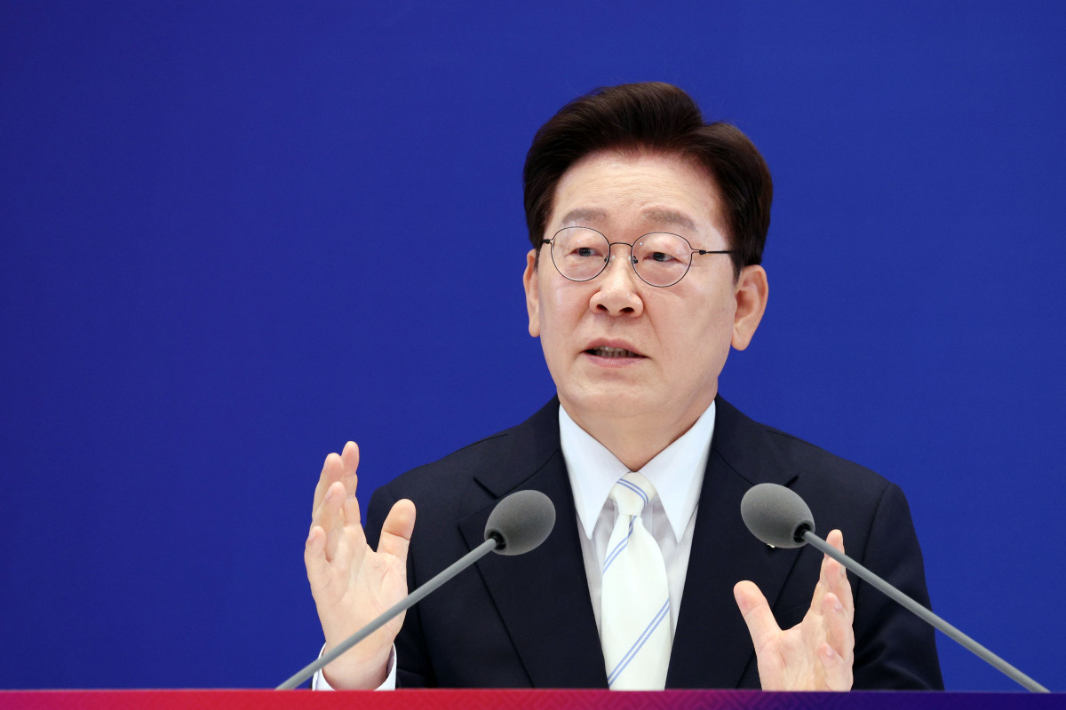 ▲대통령이 8일 청와대 영빈관에서 열린 취임 1주년 기자회견에서 발언하고 있다. (연합뉴스)