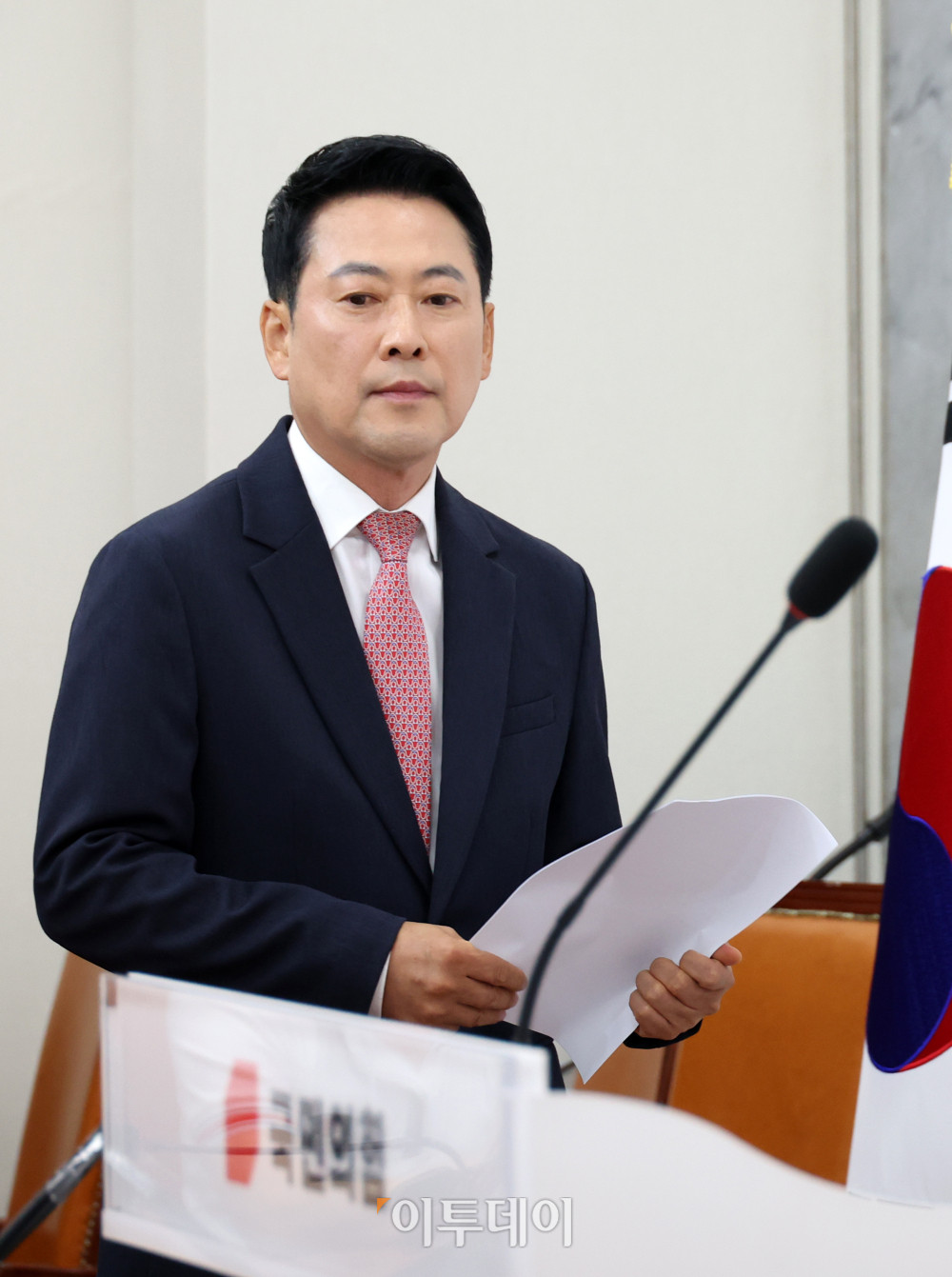 ▲장동혁 국민의힘 대표가 9일 서울 여의도 국회에서 투표용지 부족 사태 관련 기자회견을 하기 위해 입장하고 있다. 고이란 기자 photoeran@
