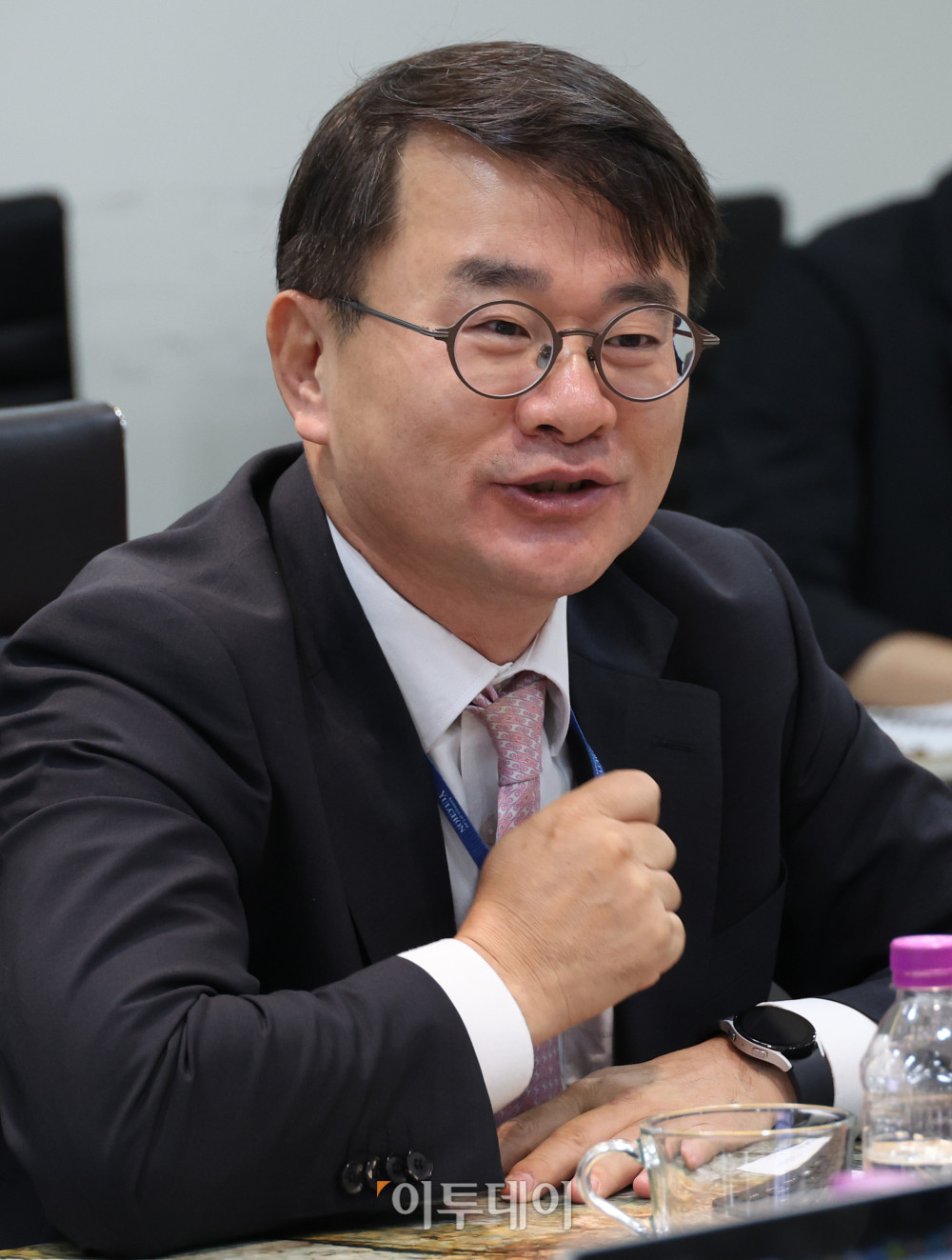 ▲9일 서울 강남구 논현동 이투데이 빌딩에서 열린 미래전략위원회 회의에서 김철만(법무법인 율촌 변호사) 위원이 발언을 하고 있다. 고이란 기자 photoeran@