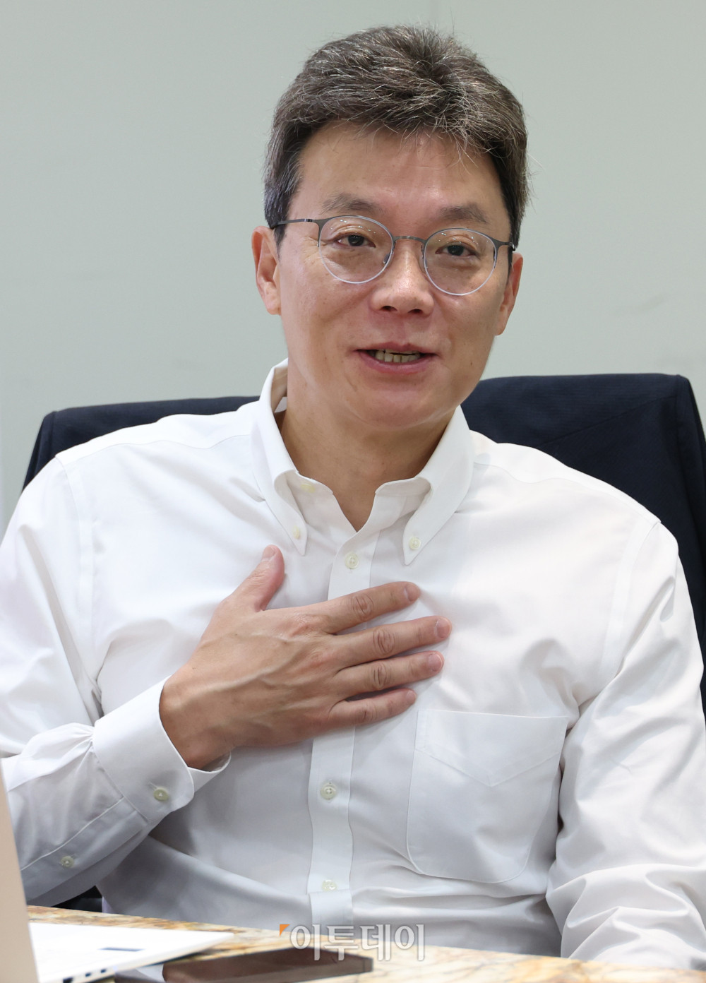 ▲9일 서울 강남구 논현동 이투데이 빌딩에서 열린 미래전략위원회 회의에서 이정훈(전 세아창원특수강 대표) 위원이 발언을 하고 있다. 고이란 기자 photoeran@