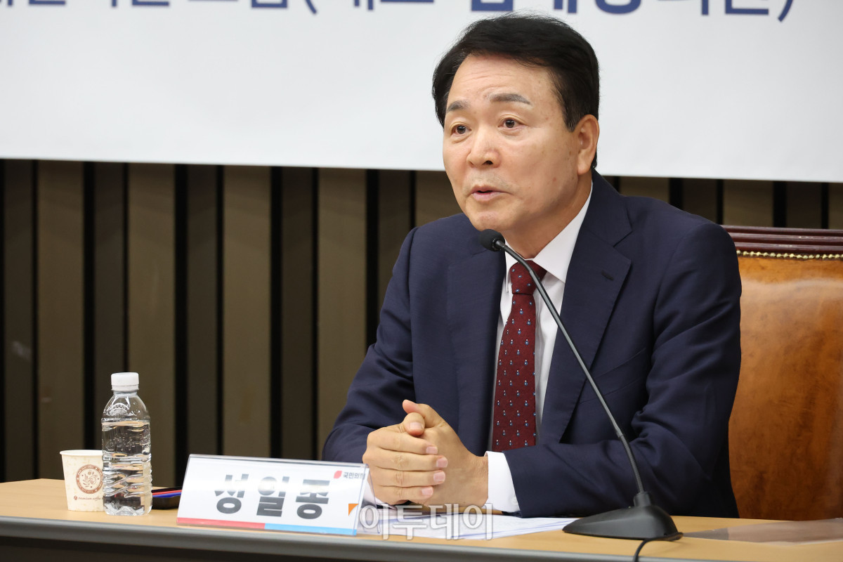 ▲원내대표 선거에 출마한 성일종 국민의힘 의원이 9일 서울 여의도 국회에서 초·재선 의원 모임 초청 간담회에서 발언을 하고 있다. 고이란 기자 photoeran@