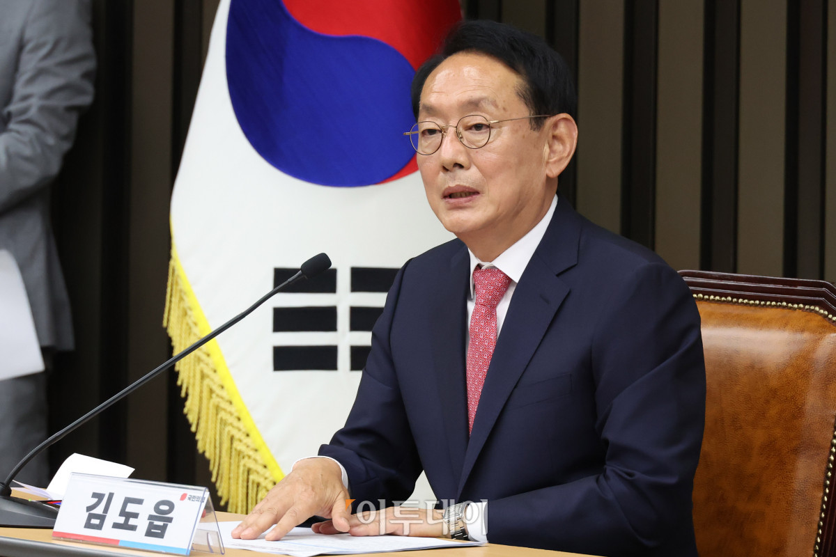 ▲원내대표 선거에 출마한 김도읍 국민의힘 의원이 9일 서울 여의도 국회에서 초·재선 의원 모임 초청 간담회에서 발언을 하고 있다. 고이란 기자 photoeran@