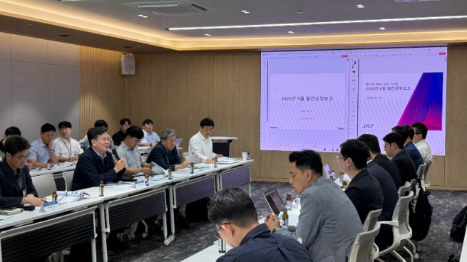 ▲코레일과 SR 관계자들이 9일 오후 대전 코레일 본사에서 ‘EMU 고속차량 통합 월간 공정회의’를 개최하고 있다. (사진제공=한국철도공사)