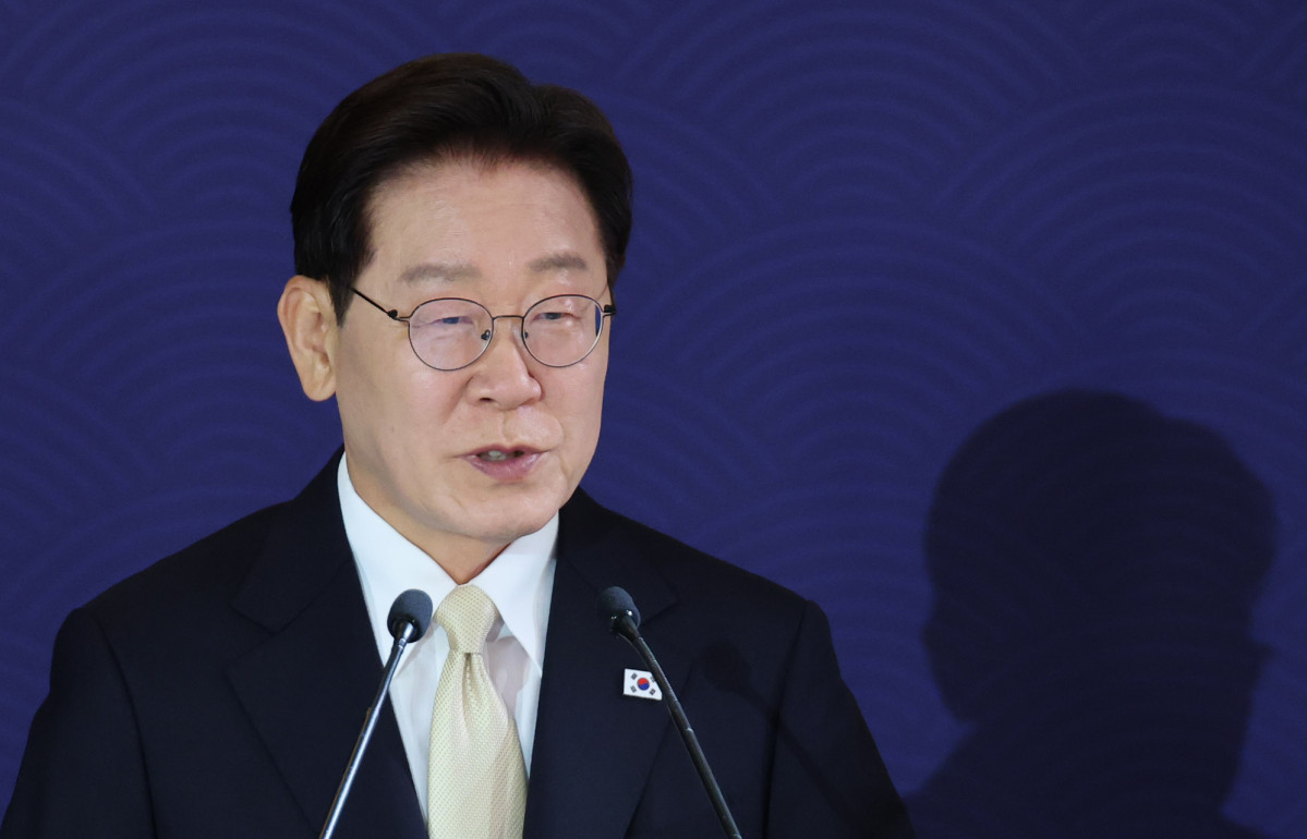 ▲이재명 대통령이 9일(현지시간) 벨기에 브뤼셀 한 호텔에서 열린 동포 만찬간담회에서 인사말을 하고 있다. (연합뉴스)
