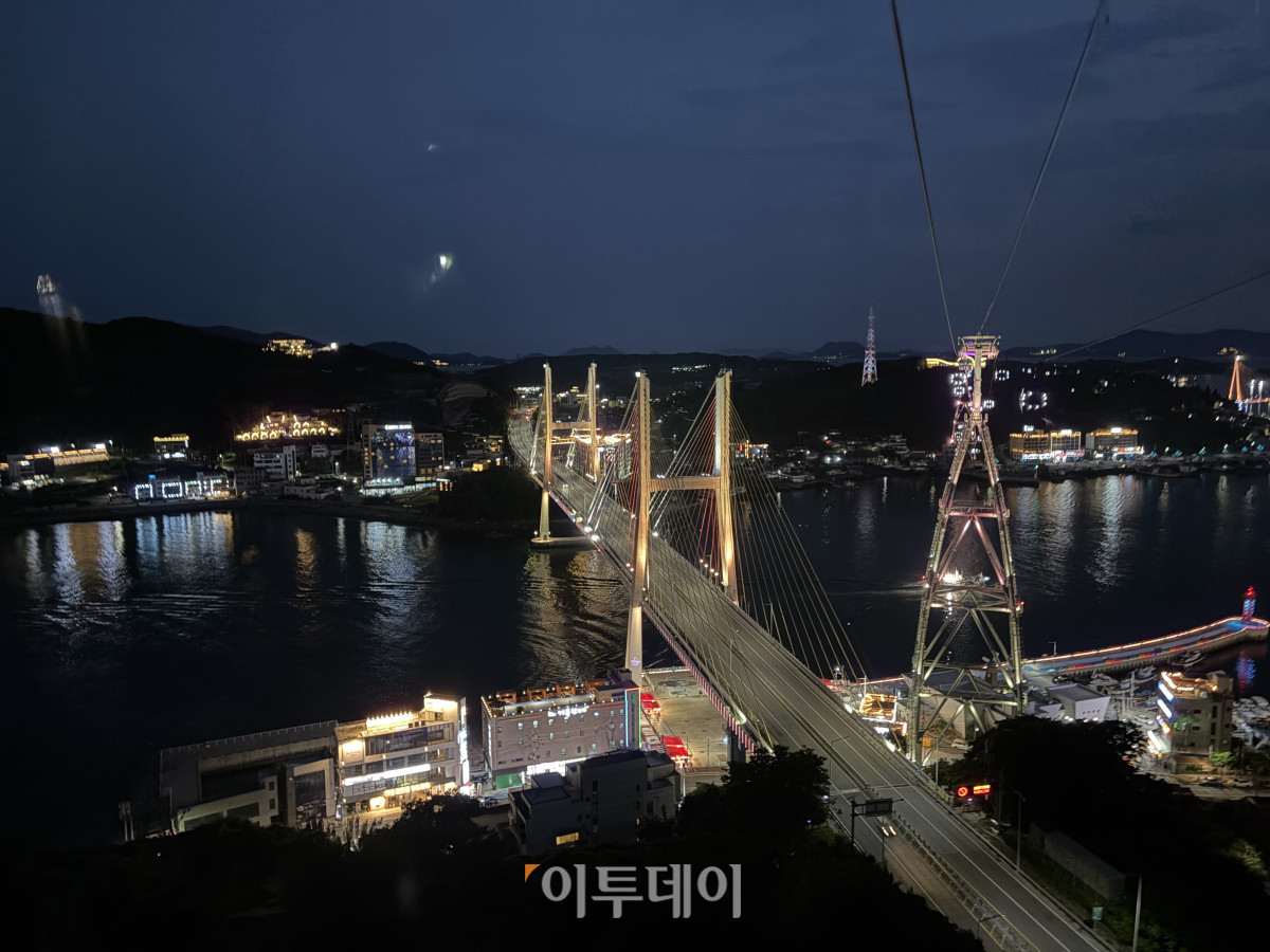 ▲해상케이블카에서 바라본 여수 밤바다 (송석주 기자 ssp@)