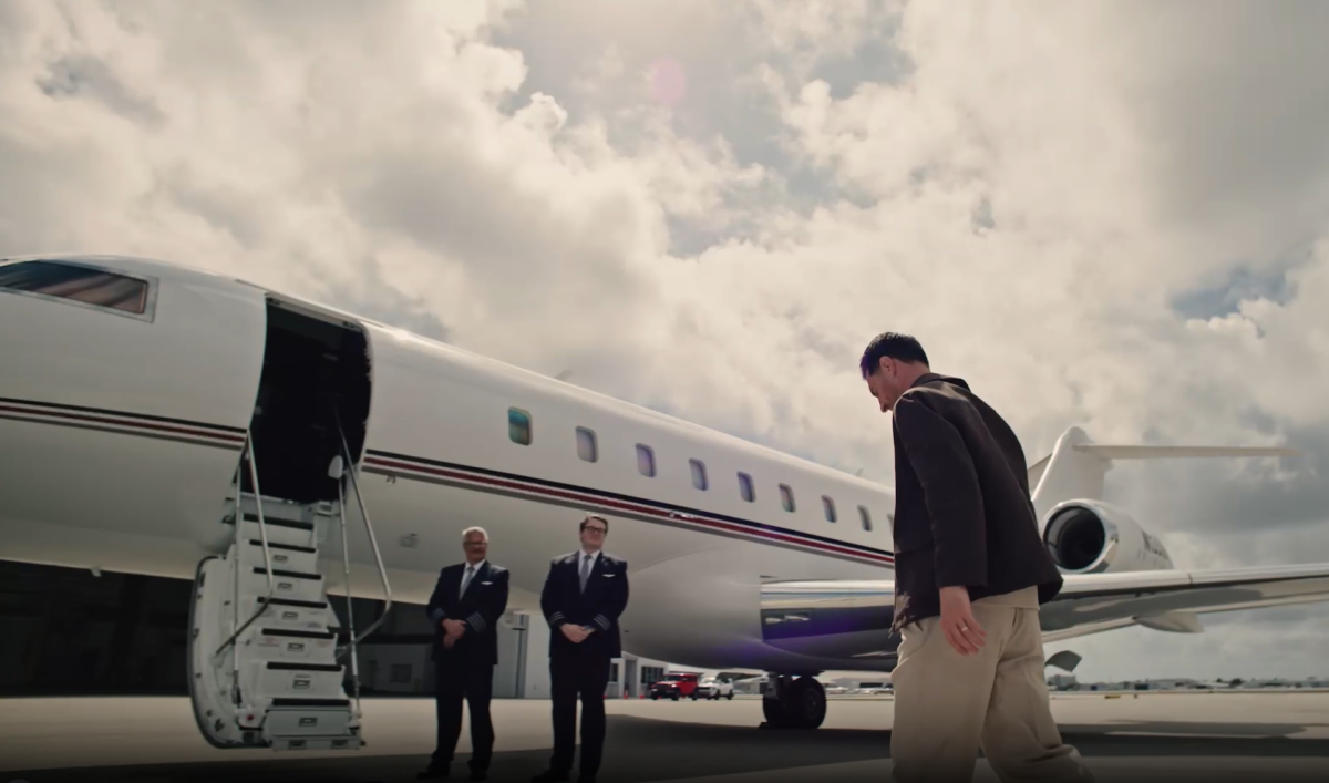 ▲리오넬 메시가 전용기에 올라타고 있다. (출처=NETJETS 홈페이지 캡처)