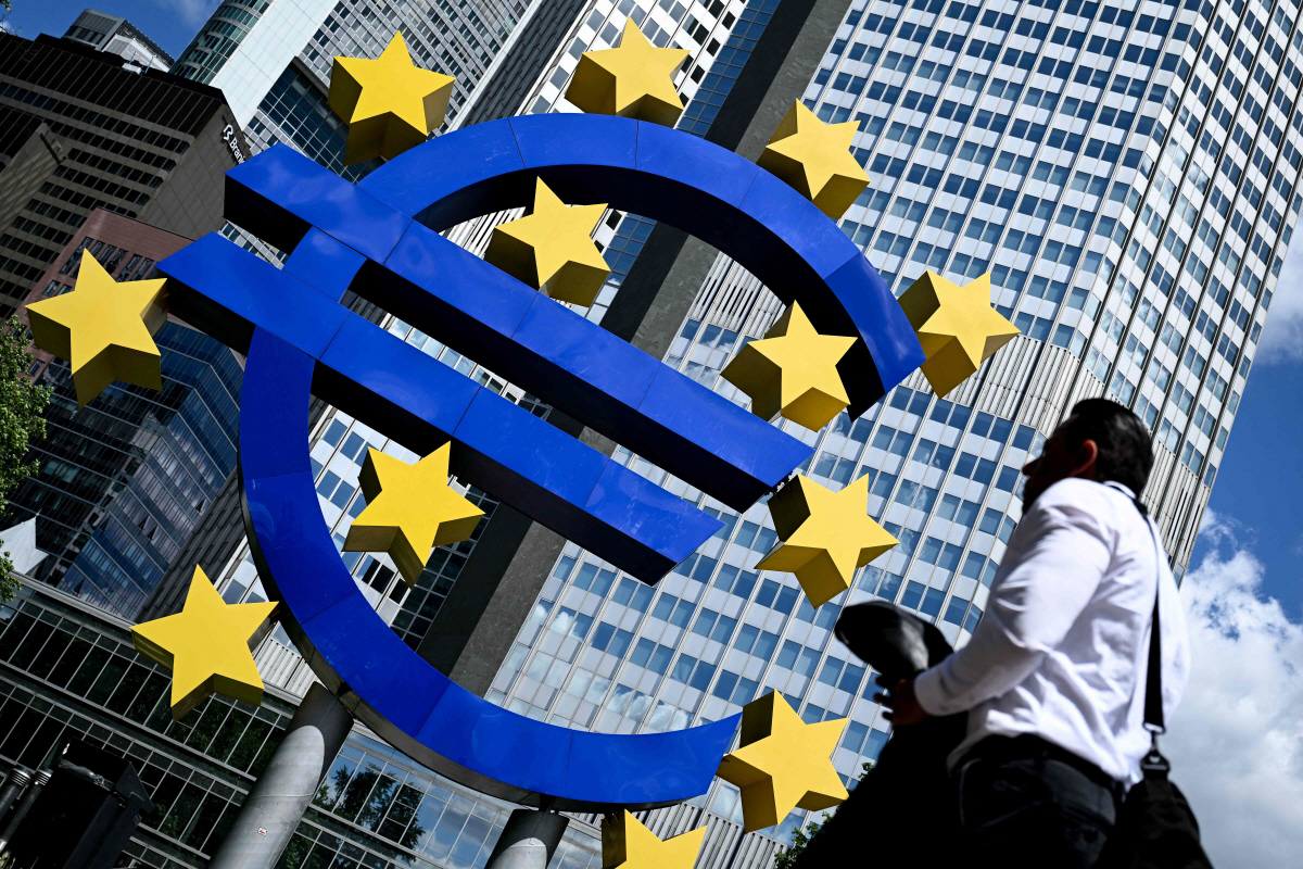 ▲독일 프랑크푸르트의 유럽중앙은행(ECB) 본부에 유로화 조형물이 세워져 있다. (프랑크푸르트(독일)/AFP연합뉴스)
