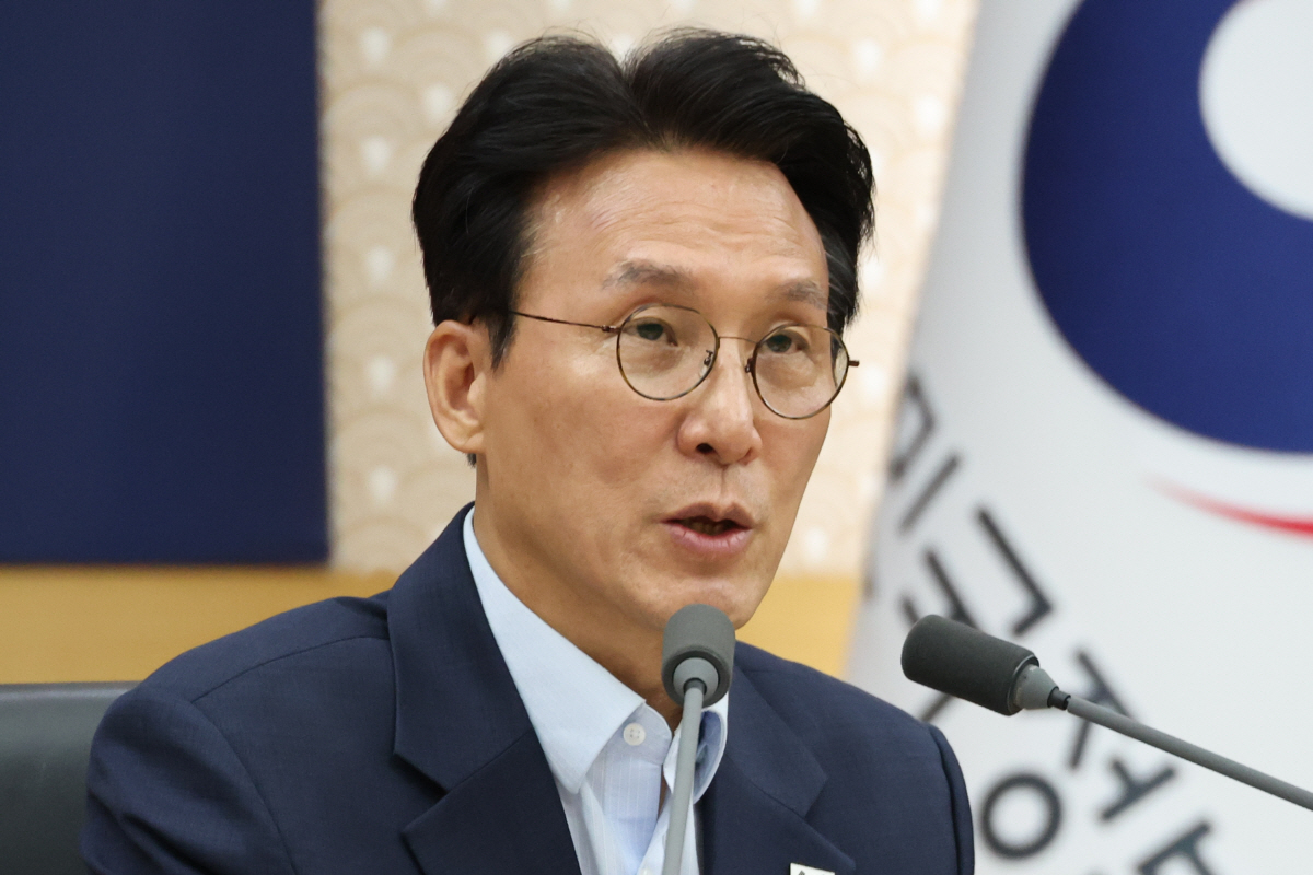 ▲김민석 국무총리가 11일 세종시 정부세종청사 국무회의장에서 국민 참정권 침해 문제 관련 관계장관회의를 주재하고 있다. (연합뉴스)