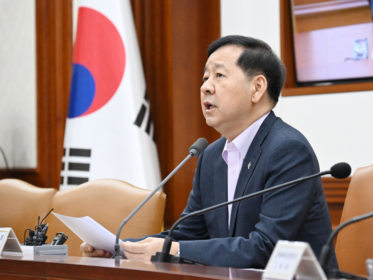 ▲구윤철 부총리 겸 재정경제부 장관이 6월 12일 서울 종로구 정부서울청사에서 열린 '비상경제본부회의 겸 경제관계장관회의'를 주재, 모두발언을 하고 있다. (재정경제부)