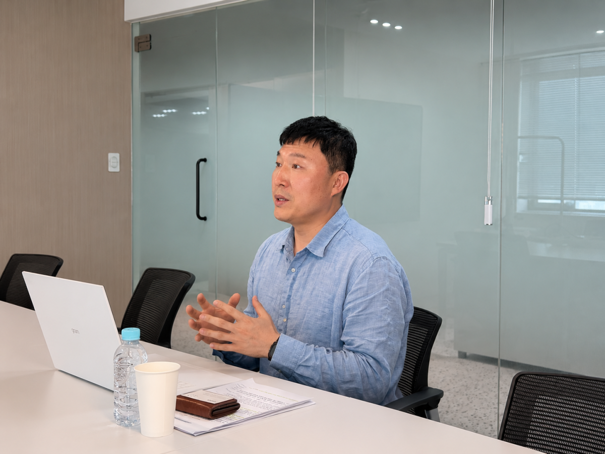 ▲오랑휘 링크드 상무가 서울 강남구 링크드 본사에서 이투데이와 인터뷰를 진행하고 있다. (사진제공=링크드)