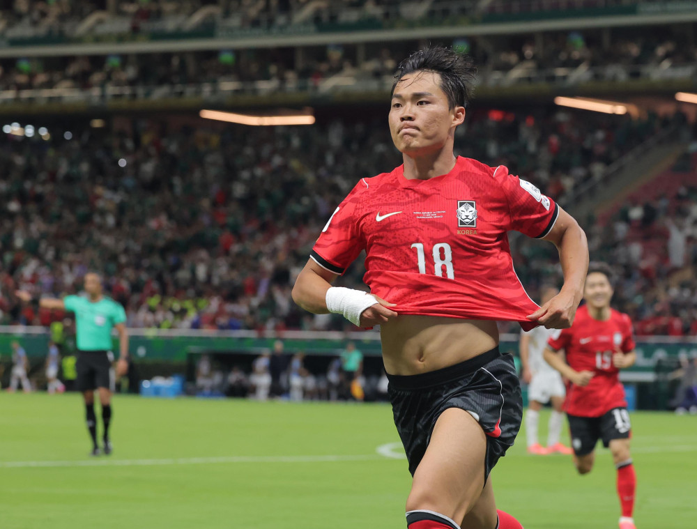▲11일(현지시간) 멕시코 사포판 과달라하라 스타디움에서 열린 2026 북중미 월드컵 A조 1차전 한국과 체코의 경기.    후반 오현규가 역전골을 넣은 뒤 코너로 내달리고 있다. (연합뉴스)