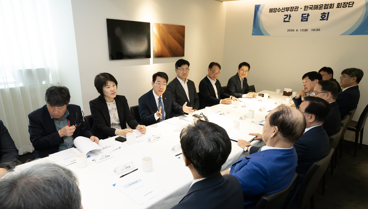 ▲황종우 해양수산부 장관이 6월 12일 해운기업 대표로 구성된 해운협회 임원진과의 오찬 간담회를 하고 있다. (사진제공=해양수산부)