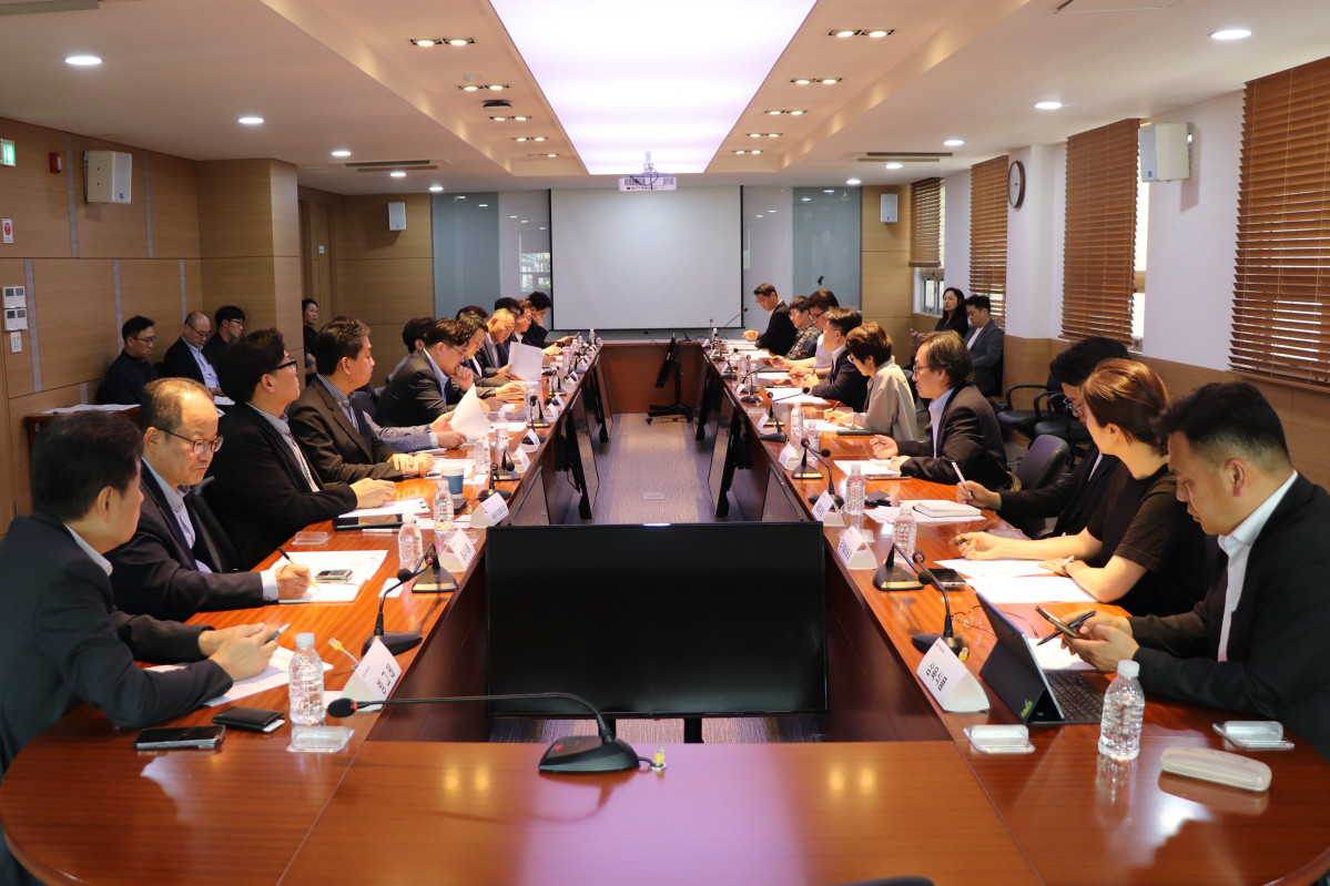 ▲10일 한국식품산업협회 회의실에서 중동전쟁 장기화 대응을 위한 식품업계 간담회가 진행됐다. (사진제공=한국식품산업협회)