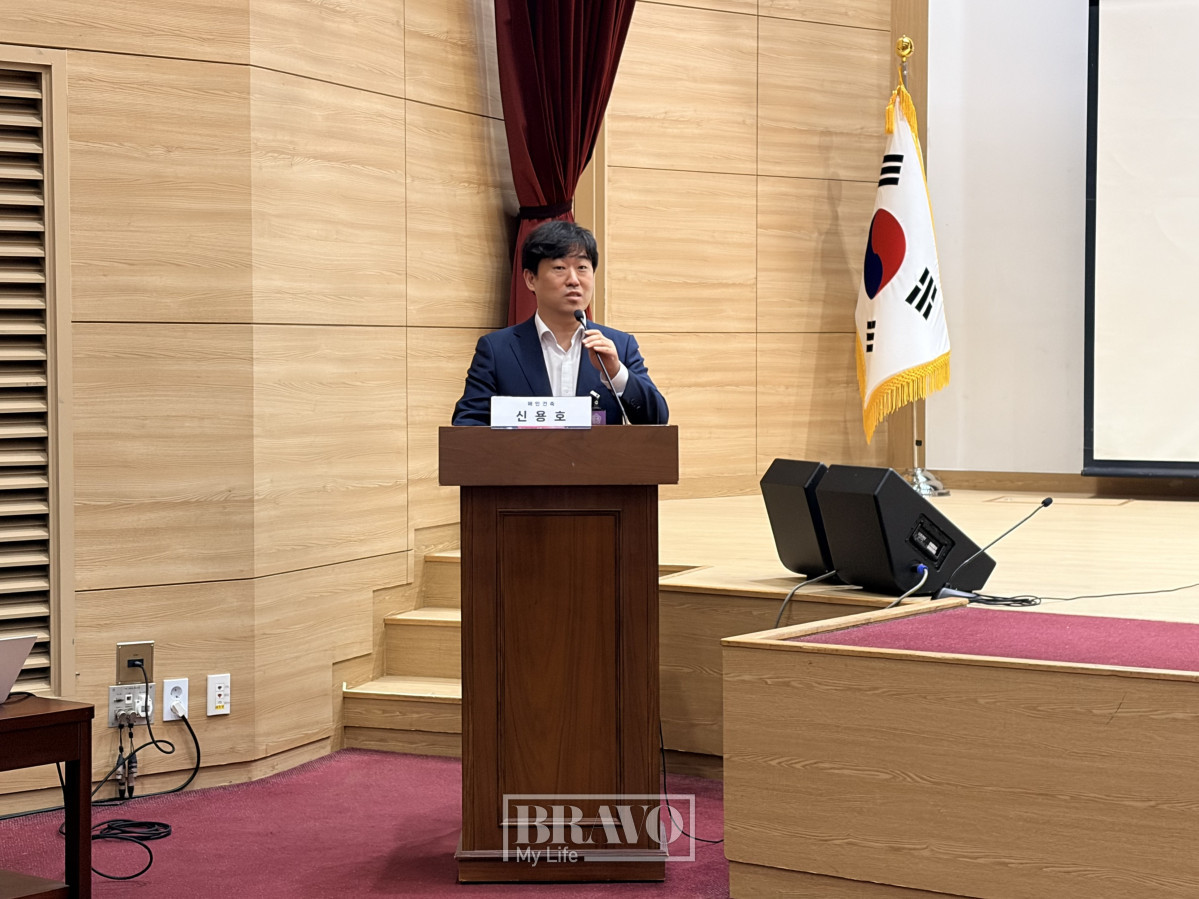 ▲12일 서울 여의도 국회의원회관에서 열린 '초고령사회, 실버타운이 미래다' 정책토론회에서 신용호 해안건축 개발기획본부장이 발표하고 있다.(박지수 기자 jsp@)