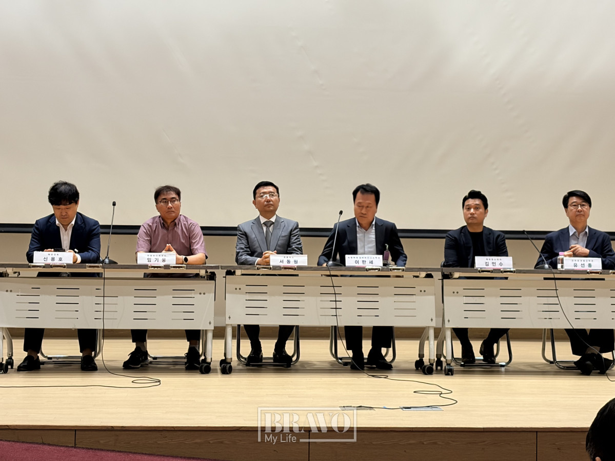 ▲12일 서울 여의도 국회의원회관에서 열린 '초고령사회, 실버타운이 미래다' 정책토론회에서 전문가들의 종합토론이 진행됐다. (박지수 기자 jsp@)