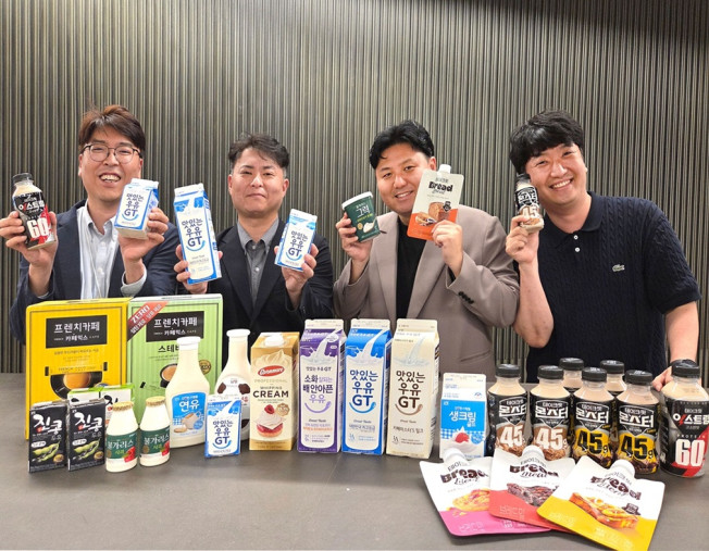 ▲왼쪽부터 남양유업 푸드서비스(FS) 사업부문의 김덕용 영업1팀 과장, 윤주원 기획팀장, 김동희 부문장, 이수환 영업2팀 과장이 인터뷰를 하고 있다. (사진제공=남양유업)