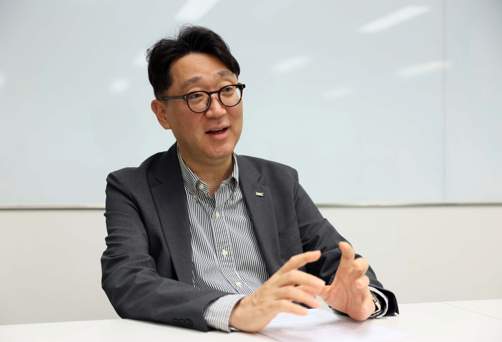 ▲강재훈 풀무원 리빙케어사업본부 본부장(전무)이 17일 서울 강남구 풀무원 본사에서 이투데이와 인터뷰를 갖고 있다. (신태현 기자 holjjak@)